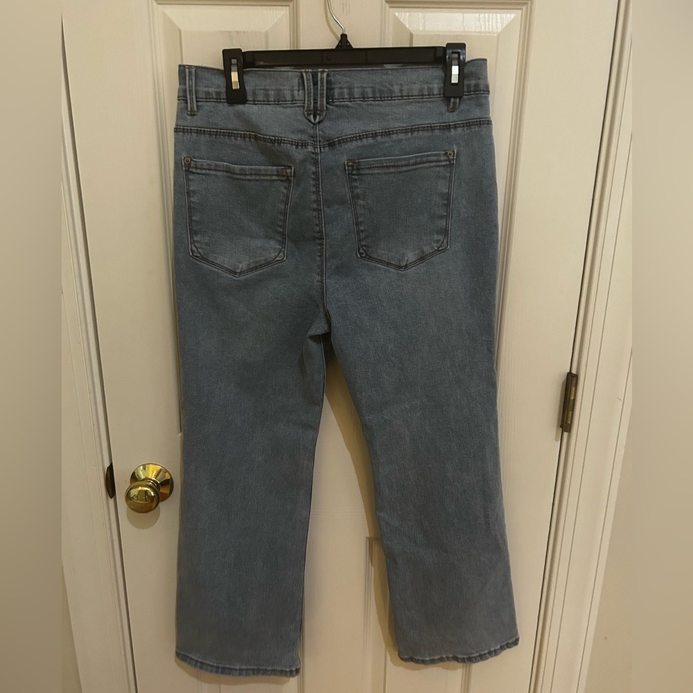 CURVE appeal High-Rise Kick Flare Jeans - Picture 2 of 10